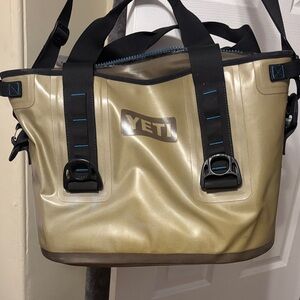 YETI Hopper 20 Soft Sided Cooler